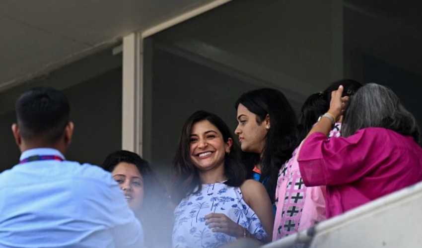 Price of Anushka Sharma dress for India vs Australia World Cup final