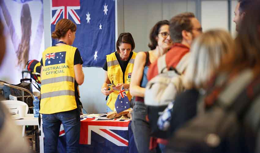 Australia advises citizens to leave Israel