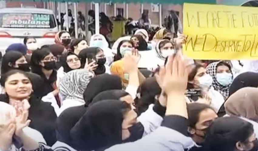 Punjab govt forms fact finding body over medical students' protest