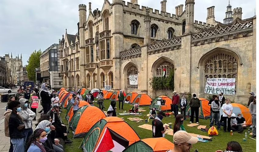 Oxford and Cambridge students launch pro Palestinian occupation of university lawns
