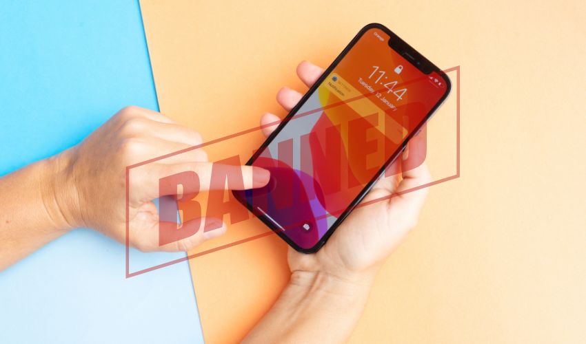 China bans iPhone for government use