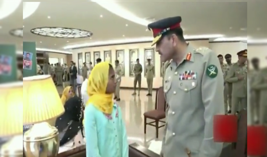 VIDEO: Army chief's response to martyr's daughter complaint goes viral