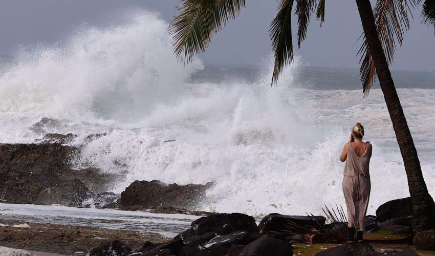 Australia tells thousands to evacuate as tropical cyclone Alfred nears