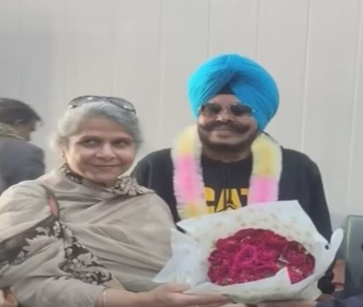 Canadian Sikh visits father's school in Bahawalnagar after decades