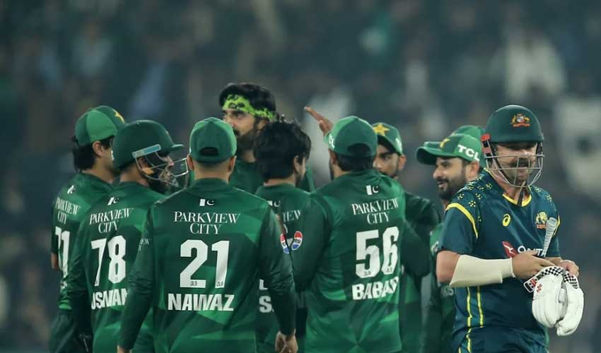 Pakistan defeat Australia by 90 runs to take 2 0 series lead