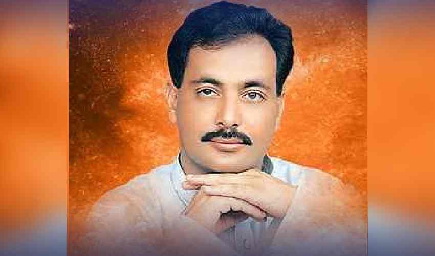 Singer Ahmad Nawaz Cheena injured in road accident in Kot Addu