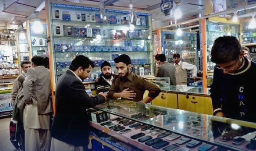 You can buy iPhone 15 from dealers in Pakistan after paying this amount