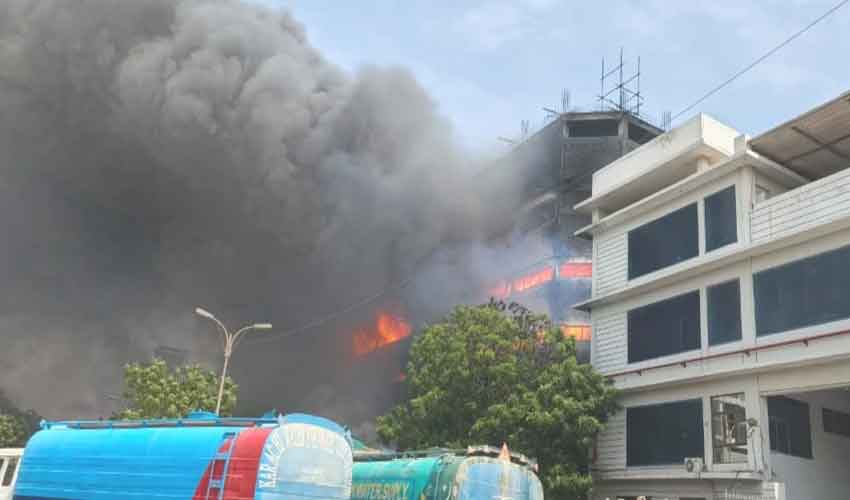 Fire erupts in Karachi’s Landhi garment factory