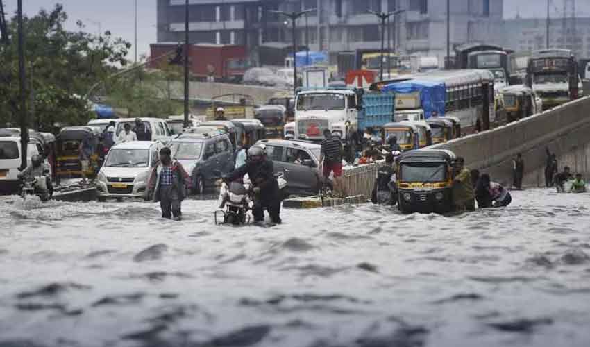 Heavy rains in Mumbai disrupt transport, force schools to close