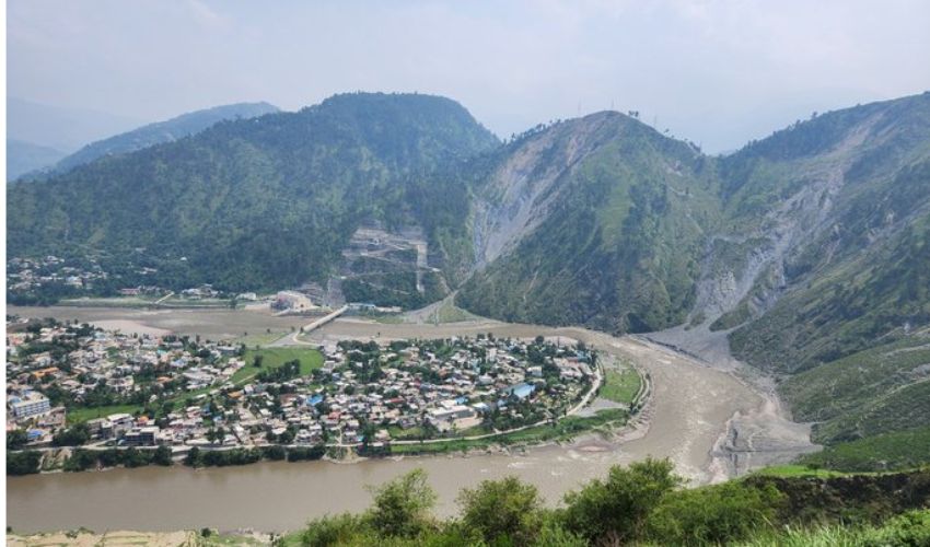 5 killed, 7 injured as wedding Jeep crashes in Muzaffarabad