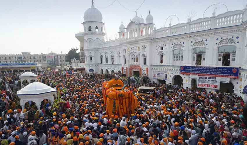 Guru Nanak birth anniversary: Visiting Sikh family looted in Lahore