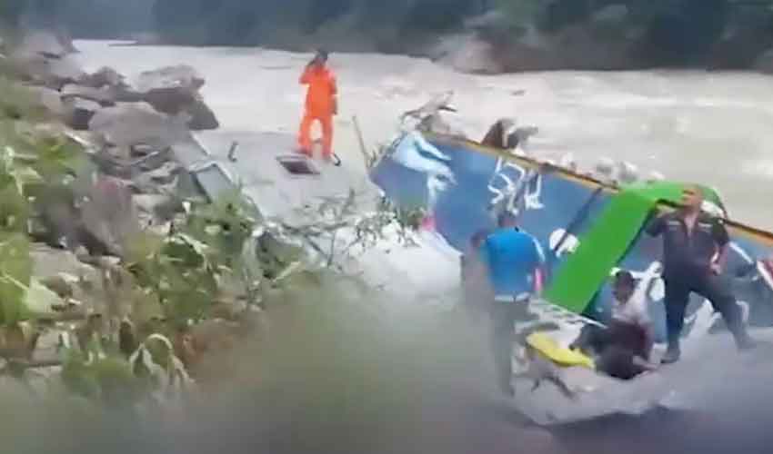 14 killed as Indian bus plunges into river in Nepal