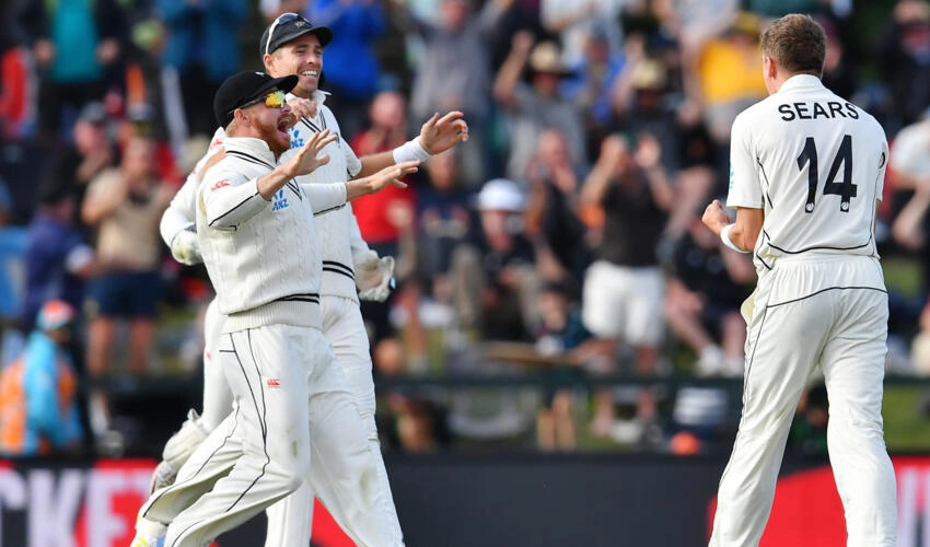 New Zealand decimate Australia top order
