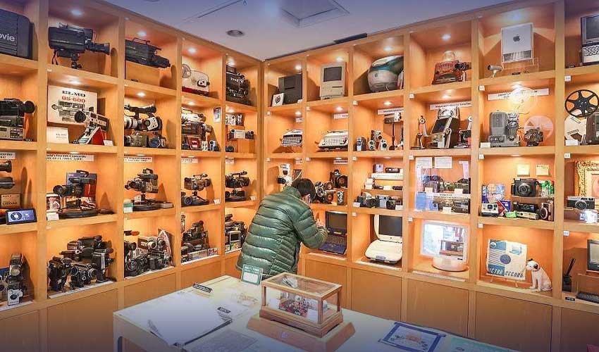 Tokyo museum offers visitors 'flashback' to defunct technology