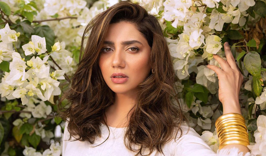 Unknown object thrown at Mahira Khan during Pakistan Literature Festival