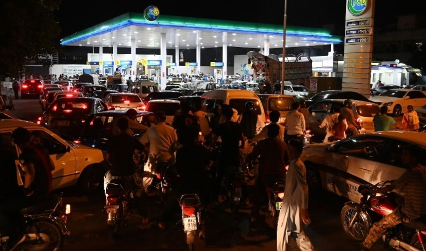 Pakistan Fuel Sector: Dealers Seek Margin Increase, Oil Companies Want Real-Time Dollar Pricing