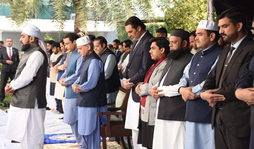 Where did President, PM, and political leaders offer Eid prayers?