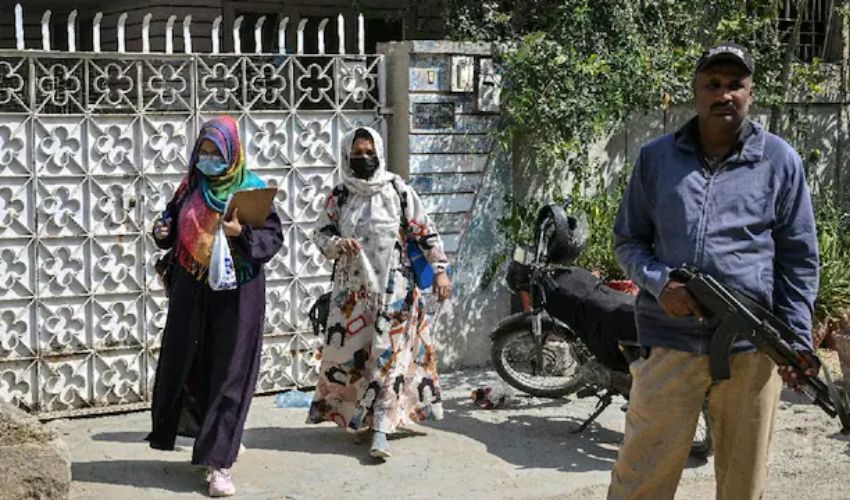 Polio drops to be administered to children entering Punjab across 13 districts