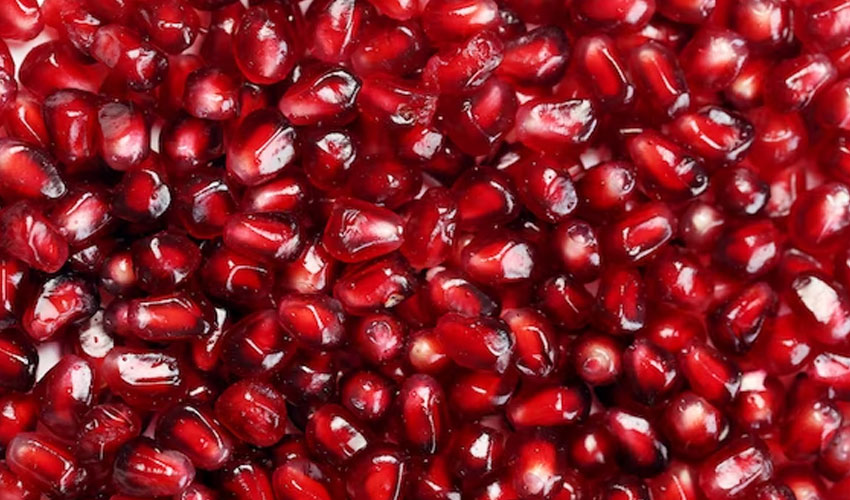 How pomegranate seeds work as nutrient rich digestive aid?