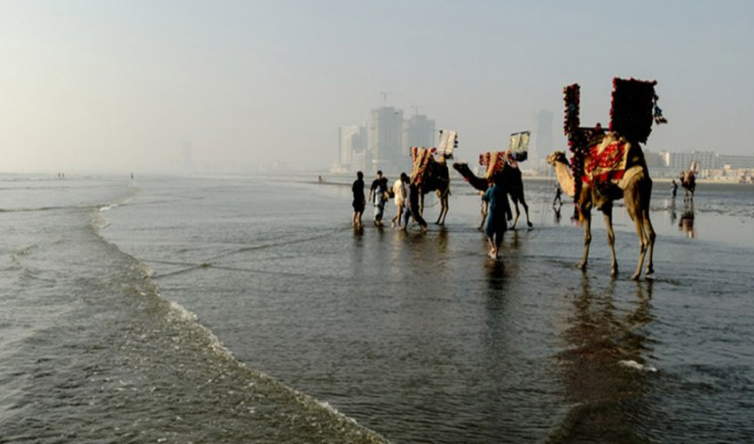 Karachi commissioner bans sea bathing for two months amid Monsoon fears