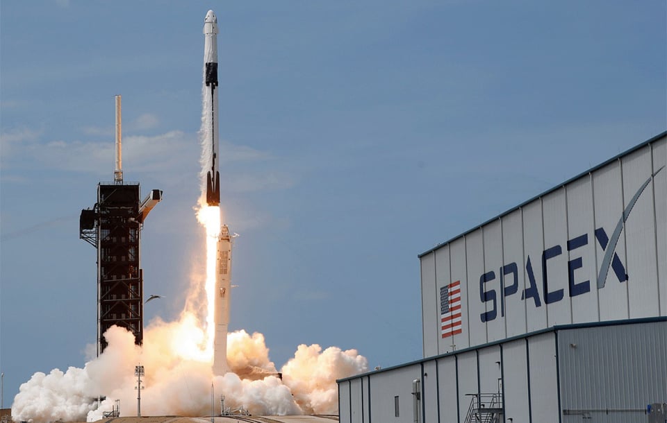 SpaceX launches first new constellation of US spy satellites