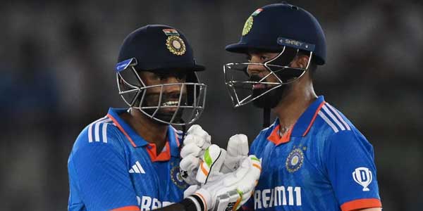 Clinical India outfox Australia to top ODI rankings
