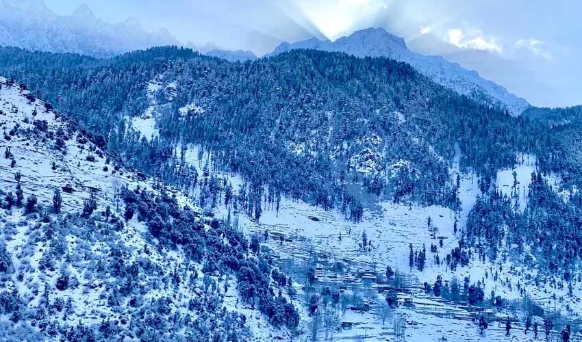 Severe snowstorm leads to emergency measures in upper Swat