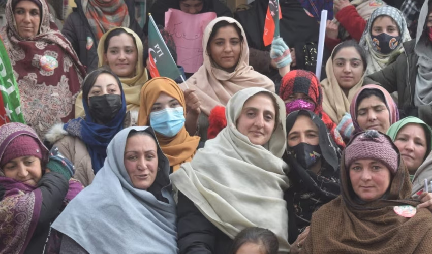 Women in Pakistan politics battle discrimination