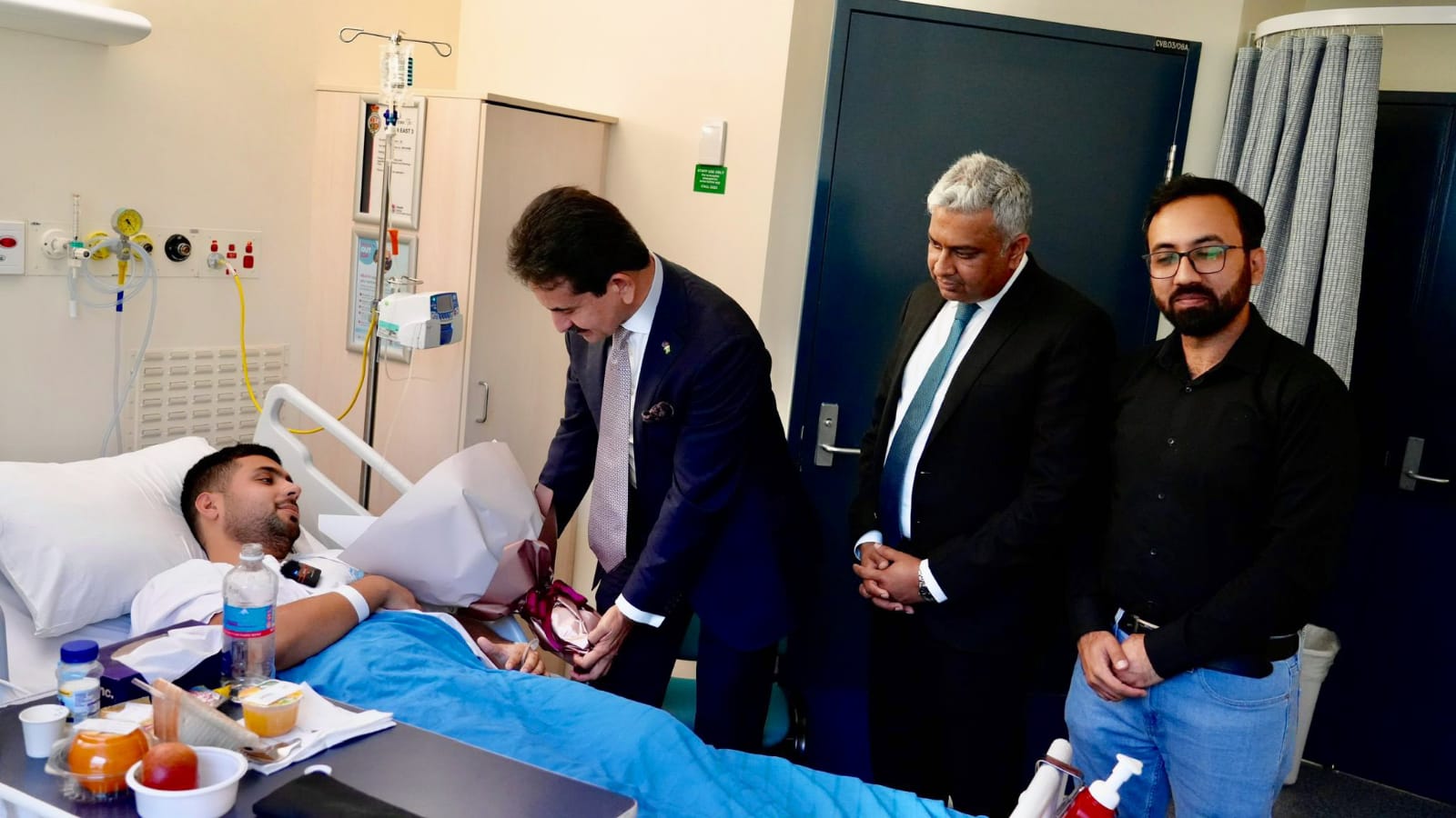 Pakistani HC to Australia visits Bondi Junction Pakistani hero Taha in hospital